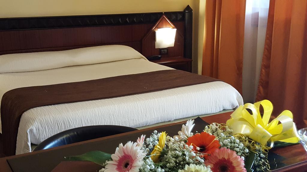 Hotel Motel Flower Novi Ligure Extérieur photo