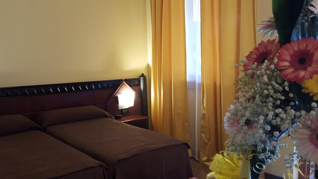 Hotel Motel Flower Novi Ligure Extérieur photo