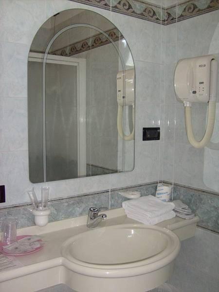 Hotel Motel Flower Novi Ligure Extérieur photo